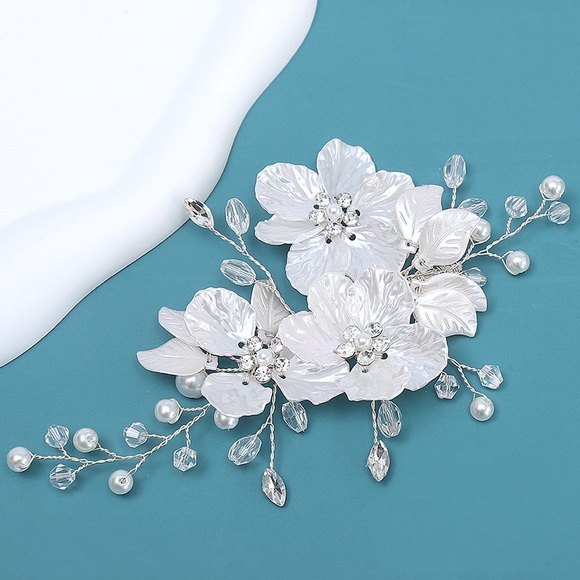 Elegant White Floral Hair Accessory pearl hair pin